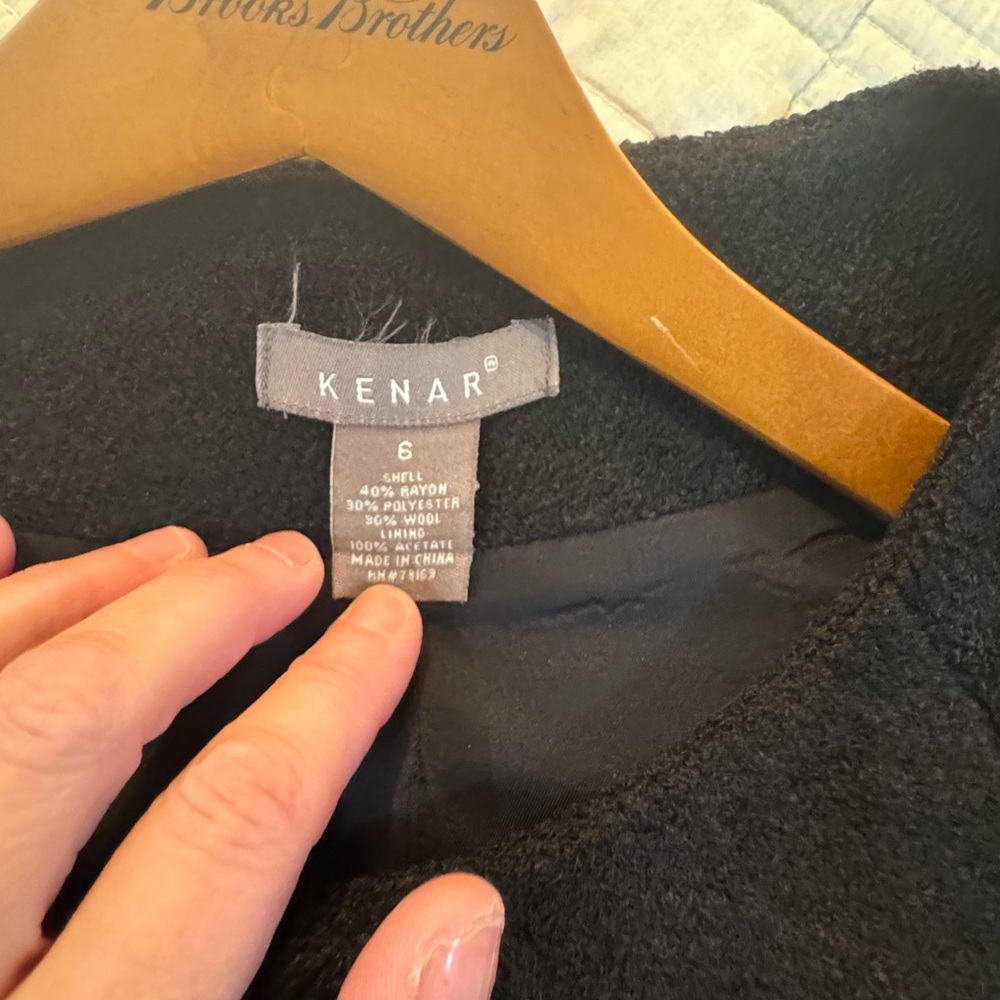 Kenar Black Wool Cape Jacket
Boucle cropped blazer - Picture 2 of 10